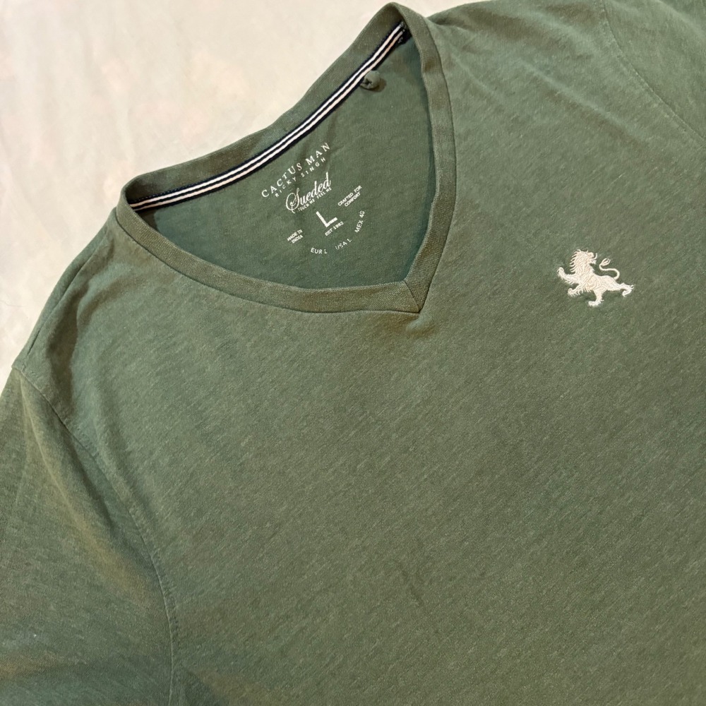 Cactus Man Sueded V Neck T Shirt Green Lion Logo Short Sleeve Men's Size‎ L